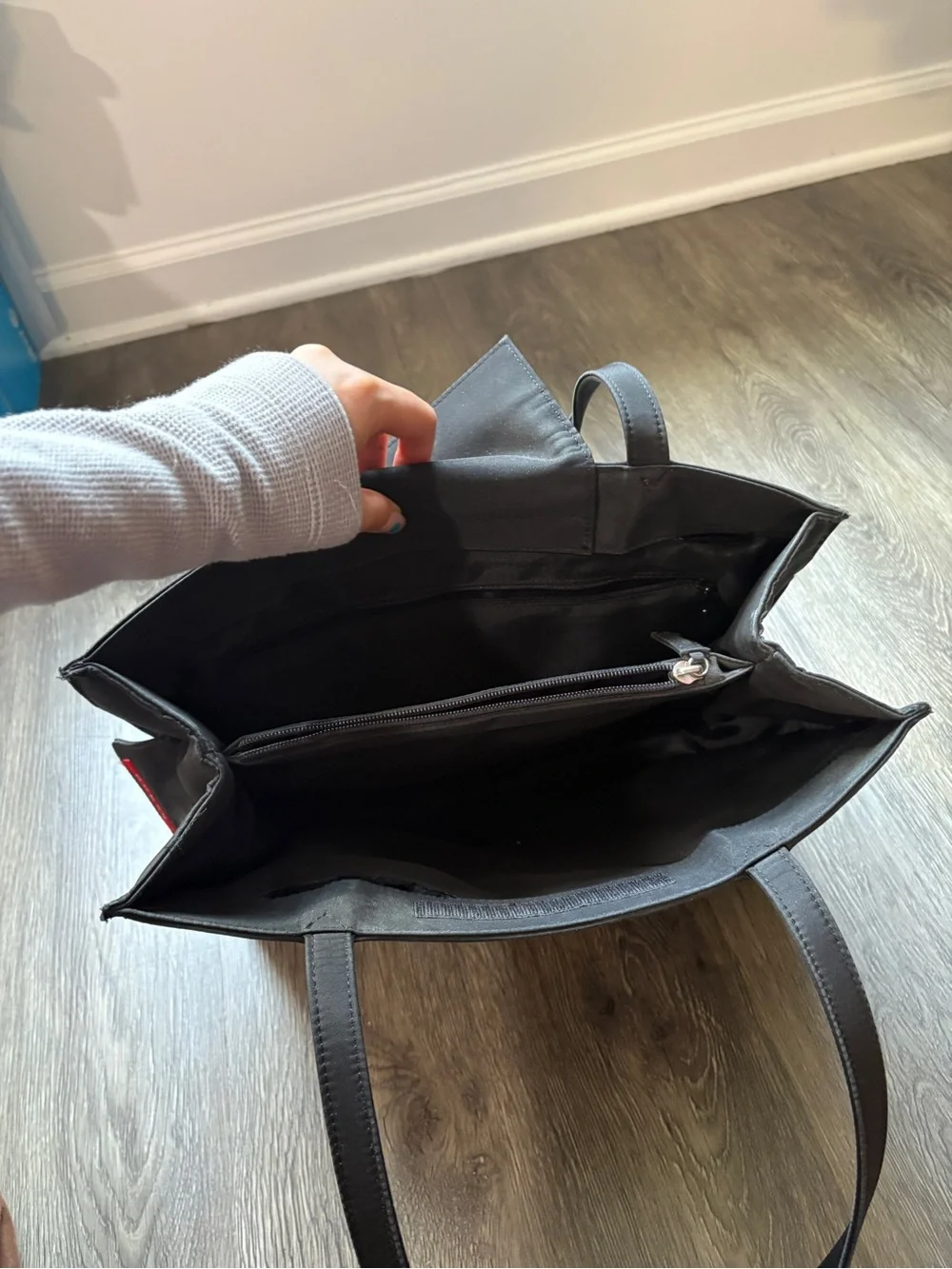 Guess Black Tote Bag with Magnetic Closure | Everyday Designer Tote
